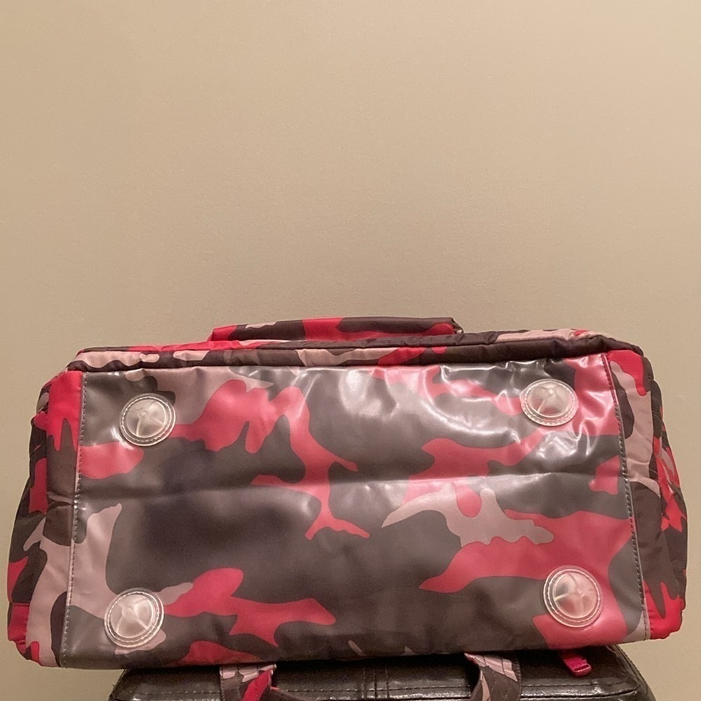 Lug Propeller Pink Camouflage Quilted Duffel Bag BNWT - Picture 11 of 13